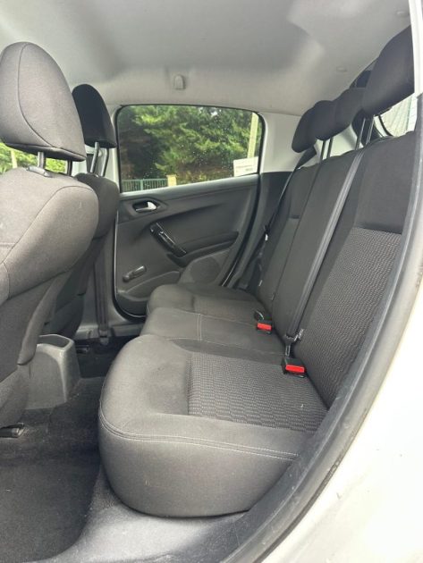 PEUGEOT 208 1.2 82CV ALLURE 5P 2014 / 75KM / Radar de recul / Clim / Paiement 4 ou 10 fois possible
