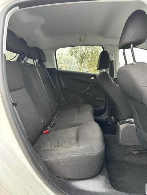 PEUGEOT 208 1.2 82CV ALLURE 5P 2014 / 75KM / Radar de recul / Clim / Paiement 4 ou 10 fois possible