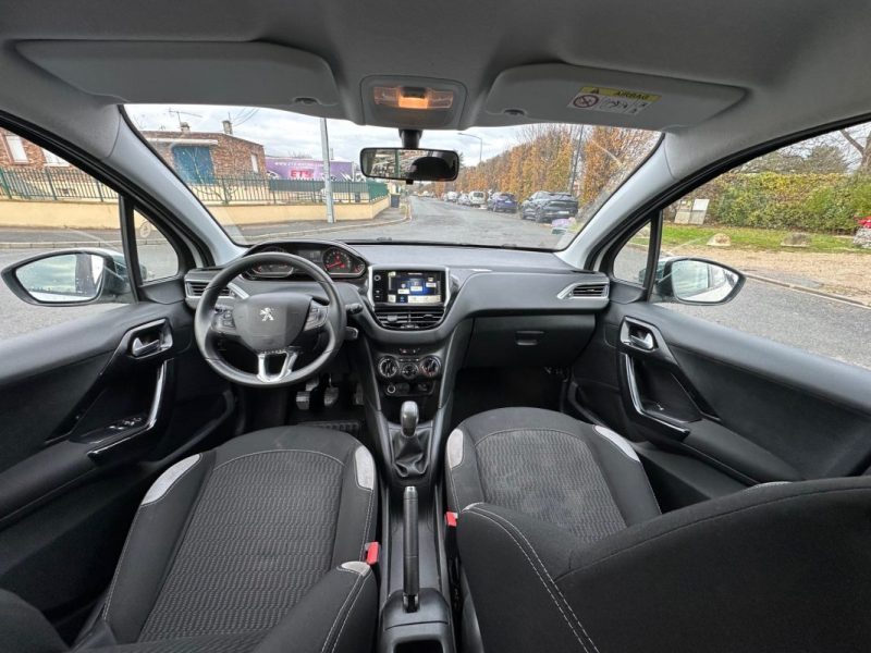 PEUGEOT 208 1.2 82CV ALLURE 5P 2014 / 75KM / Radar de recul / Clim / Paiement 4 ou 10 fois possible