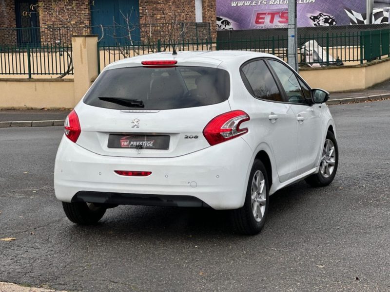 PEUGEOT 208 1.2 82CV ALLURE 5P 2014 / 75KM / Radar de recul / Clim / Paiement 4 ou 10 fois possible