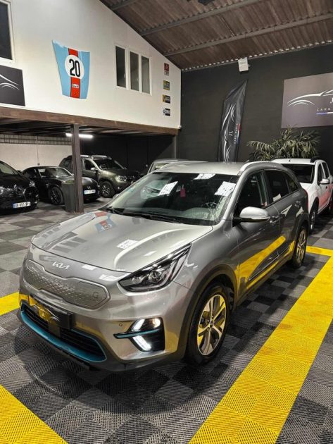 MAGNIFIQUE KIA NIRO 64KW 204 CH (APPLE CARPLAY, SIÈGES CHAUFFANTS ET VENTILÉS, VOLANT CHAUFFANT)
