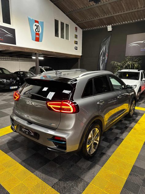 MAGNIFIQUE KIA NIRO 64KW 204 CH (APPLE CARPLAY, SIÈGES CHAUFFANTS ET VENTILÉS, VOLANT CHAUFFANT)