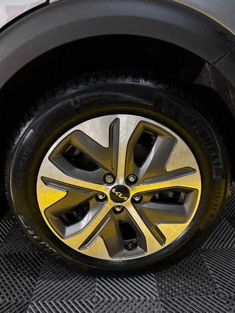 MAGNIFIQUE KIA NIRO 64KW 204 CH (APPLE CARPLAY, SIÈGES CHAUFFANTS ET VENTILÉS, VOLANT CHAUFFANT)