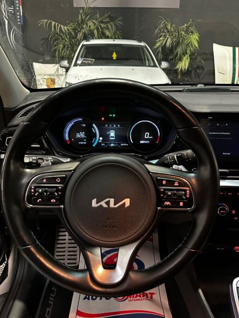 MAGNIFIQUE KIA NIRO 64KW 204 CH (APPLE CARPLAY, SIÈGES CHAUFFANTS ET VENTILÉS, VOLANT CHAUFFANT)