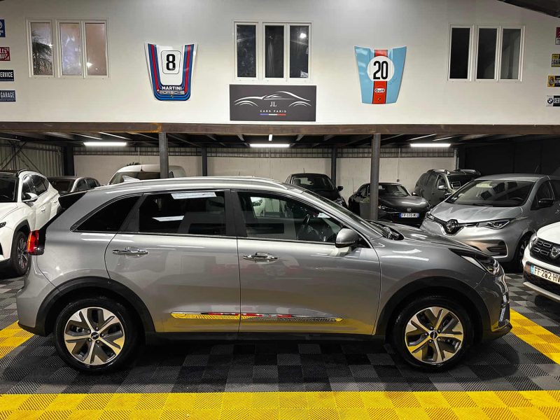 MAGNIFIQUE KIA NIRO 64KW 204 CH (APPLE CARPLAY, SIÈGES CHAUFFANTS ET VENTILÉS, VOLANT CHAUFFANT)