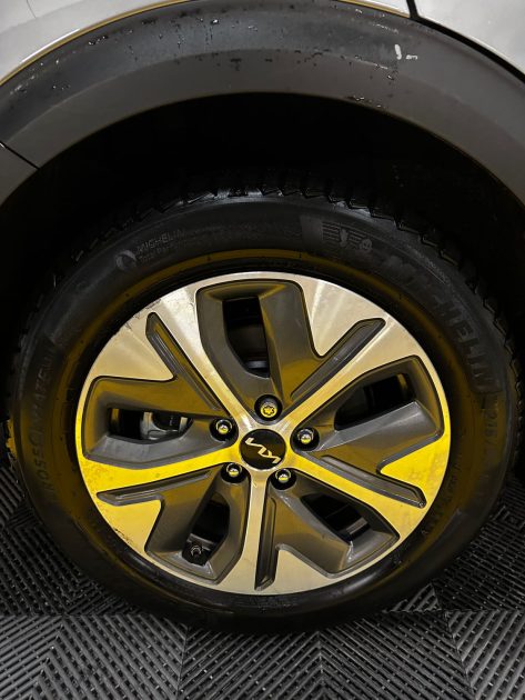 MAGNIFIQUE KIA NIRO 64KW 204 CH (APPLE CARPLAY, SIÈGES CHAUFFANTS ET VENTILÉS, VOLANT CHAUFFANT)