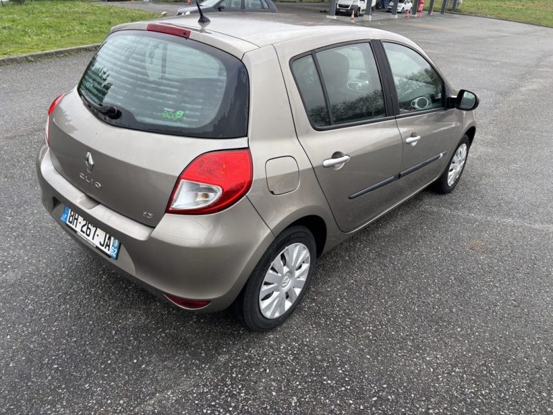 RENAULT CLIO III 1.5DCI EXPRESSION CLIM 2011