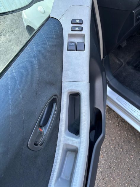 TOYOTA YARIS 1.3 VVT-I 90CH LUNA 2006