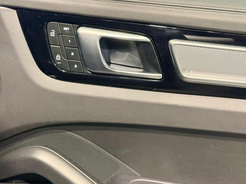 PORSCHE CAYENNE COUPÉ 3.0 V6 462CH E-HYBRID TVA RÉCUPÉRABLE