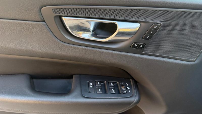 VOLVO XC60 B4 HYBRIDE/DIESEL 197CH PLUS STYLE CHROME GEARTRONIC 2022