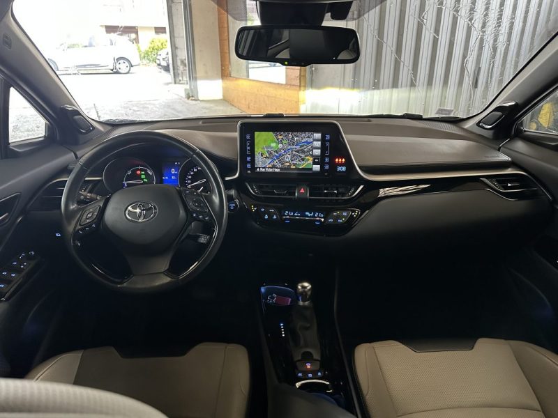 TOYOTA C-HR 122H COLLECTION 2WD E-CVT RC18 2019